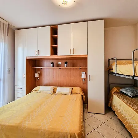 Apartman Modern Flat With Balcony-beahost