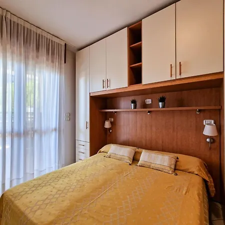 Apartman Modern Flat With Balcony-beahost