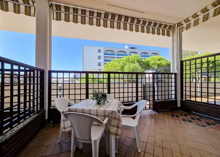 Modern Flat With Balcony-beahost Apartman *