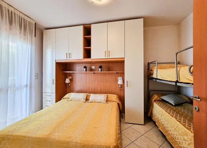 Apartman Modern Flat With Balcony-beahost