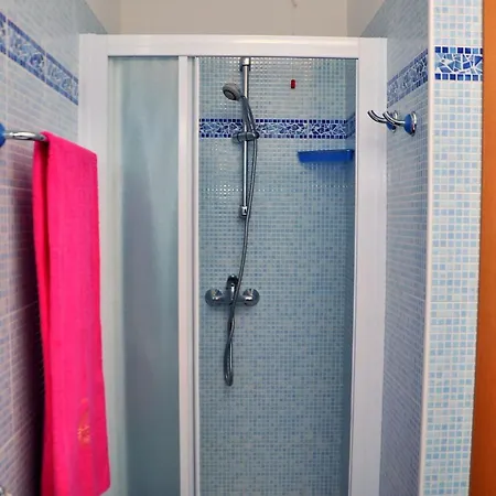 Modern Flat With Balcony-beahost * ביביונה