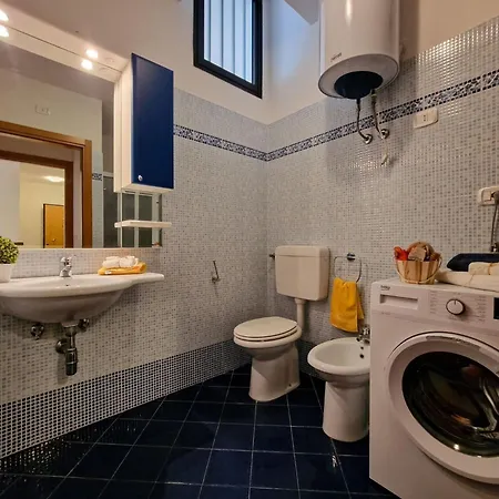 Modern Flat With Balcony-beahost ביביונה