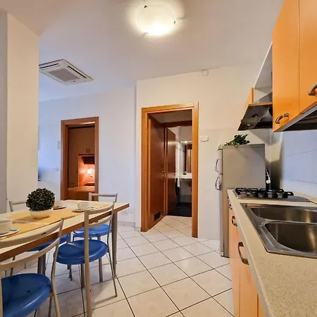 Modern Flat With Balcony-beahost ביביונה