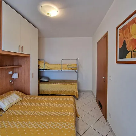 דירה Modern Flat With Balcony-beahost