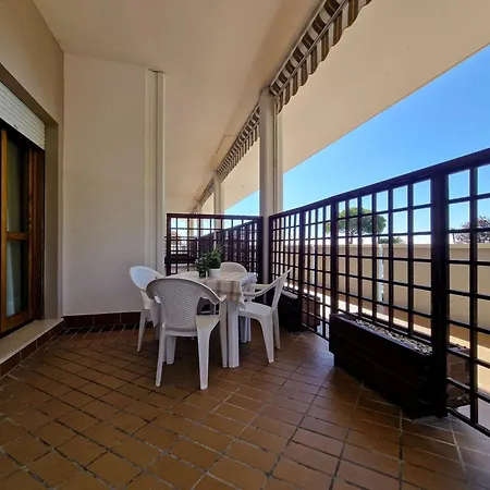 Modern Flat With Balcony-beahost * ביביונה