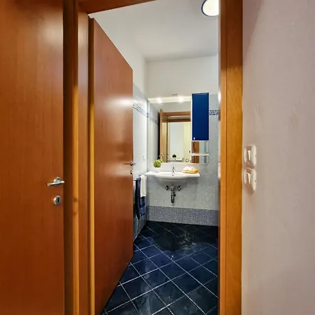 Modern Flat With Balcony-beahost Бибионе
